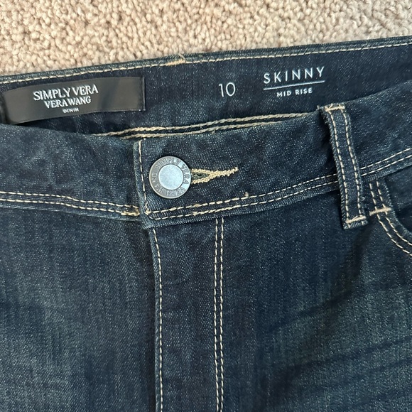 Vera Wang jeans. - Picture 2 of 7